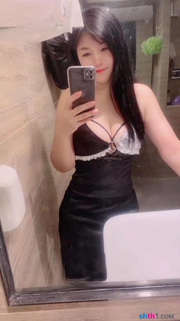 巨乳长发少妇